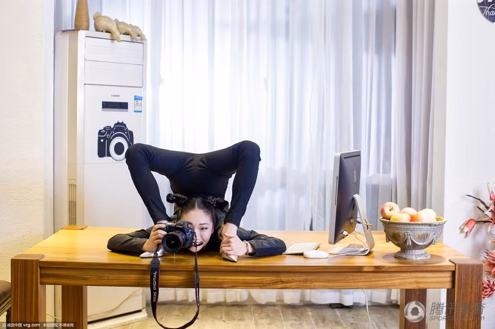 Mỹ nữ uốn dẻo từng có cơ hội tỷ thí với nữ hoàng uốn dẻo thế giới Zlata. Màn biểu diễn “một phút ngậm hoa trong tư thế lộn ngược” của cô đã trở thành dấu ấn khó quên đối với khán giả quốc tế.