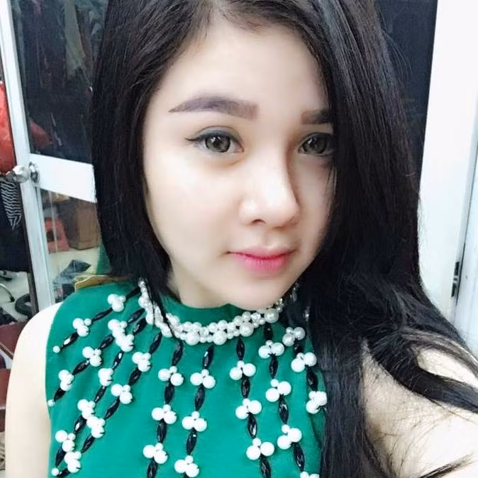 Ngắm nhan sắc xinh đẹp của 9X được mệnh danh “Bạch Tuyết bán cơm”, trắng hơn cả nữ hoàng nội y Ngọc Trinh đang gây sốt mạng.