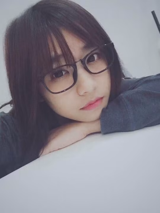 Khoảnh khắc đời thường của 9X Hà thành xinh đẹp.