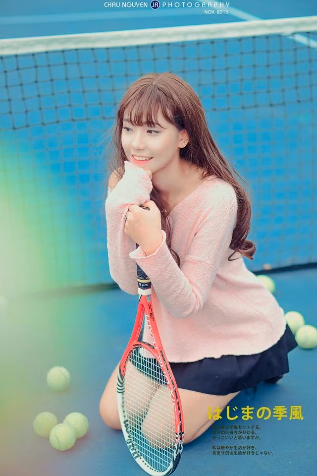 Thiếu nữ Hà Nội xinh đẹp trong bộ ảnh đặc biệt được dân mạng quan tâm, dò hỏi thông tin cá nhân. Được biết cô nàng tên thật là Lê Diệu Linh, sinh năm 1992.