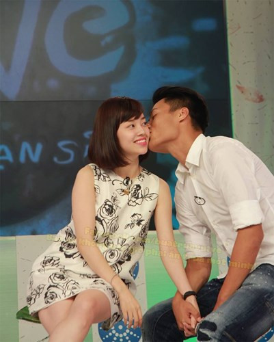 Hot girl Ba Tung noi gi khi lo anh hon Mac Hong Quan?-Hinh-9