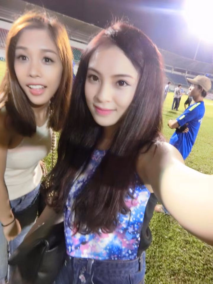 So với những lần xuất hiện bên cạnh Công Phượng hay trong bộ ảnh hóa thân thành CSCĐ, Phương Anh hiện tại đã có phong cách, tạo hình hoàn toàn khác. Phương Anh hiện tại rất thường xuyên mặc váy, quần ngắn... khuôn mặt và kiểu tóc cũng được chăm chút hơn, không còn đơn giản như trước đây.