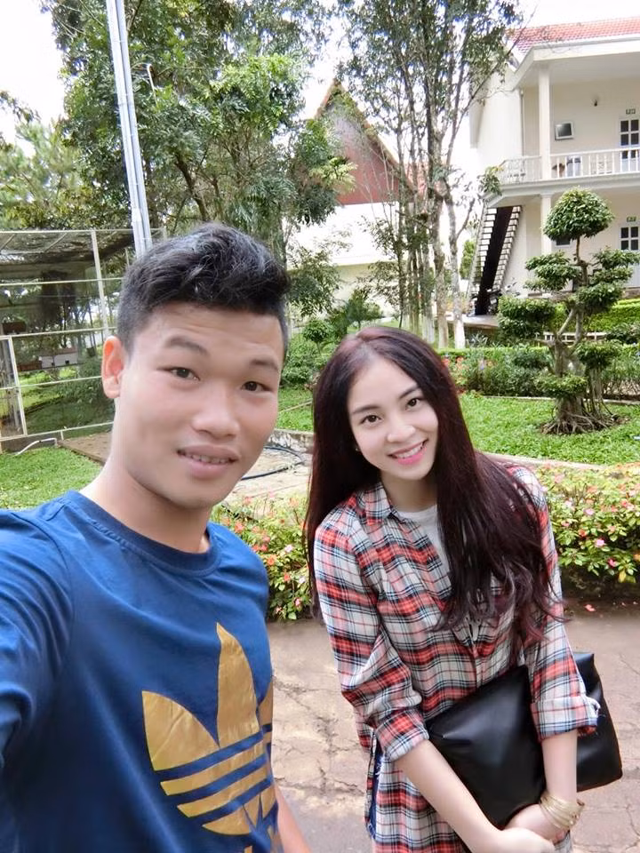 Trưởng thành hơn nên dường như Phương Anh cũng chăm chút đến vẻ ngoài của mình hơn. Trong những bức ảnh chia sẻ trên trang cá nhân, cô gái trẻ cũng chịu khó chỉnh sửa, thêm hiệu ứng để bản thân xinh đẹp, nổi bật hơn.