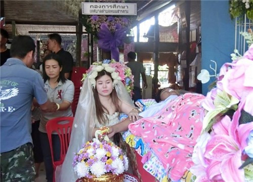 Trong đám tang của Fiat, Nan mặc váy cưới màu trắng, trắng đầu gắn hoa rất xinh xắn… Tuy nhiên, người đến phúng đám tang đã vô cùng rầu rĩ, rưng rưng nước khi chứng kiến cảnh Nan ngồi lỳ bên Fiat đã nắm mắt xuôi tay, nắm lấy tay anh và khóc nghẹn và thẫn thờ như linh hồn đã rời khỏi thể xác.