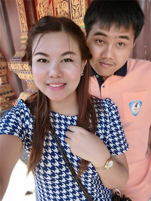 Chia sẻ câu chuyện của cặp đôi bất hạnh này, cư dân mạng Thái đã tìm những hình ảnh chụp trong thời gian họ yêu nhau và an ủi “Tình yêu của anh chị sẽ mãi tồn tại”, “Nan sẽ luôn yêu thương, cất giữ tình cảm, hình ảnh của Fiat trong trái tim và mong anh thanh thản nơi suối vàng”.