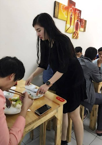 Sau khi gây sốt mạng, cô gái tên Trang được dân mạng đặt cho đủ các biệt danh như "hot girl bán cơm", "Bạch Tuyết bán cơm"... Do sở hữu làn da trắng sáng, hồng hào tự nhiên nên Trang được dân mạng so sánh với nhân vật Bạch Tuyết, cùng với đó là những lời khen, nhận xét tích cực về vẻ đẹp riêng, nổi bật này của Trang.