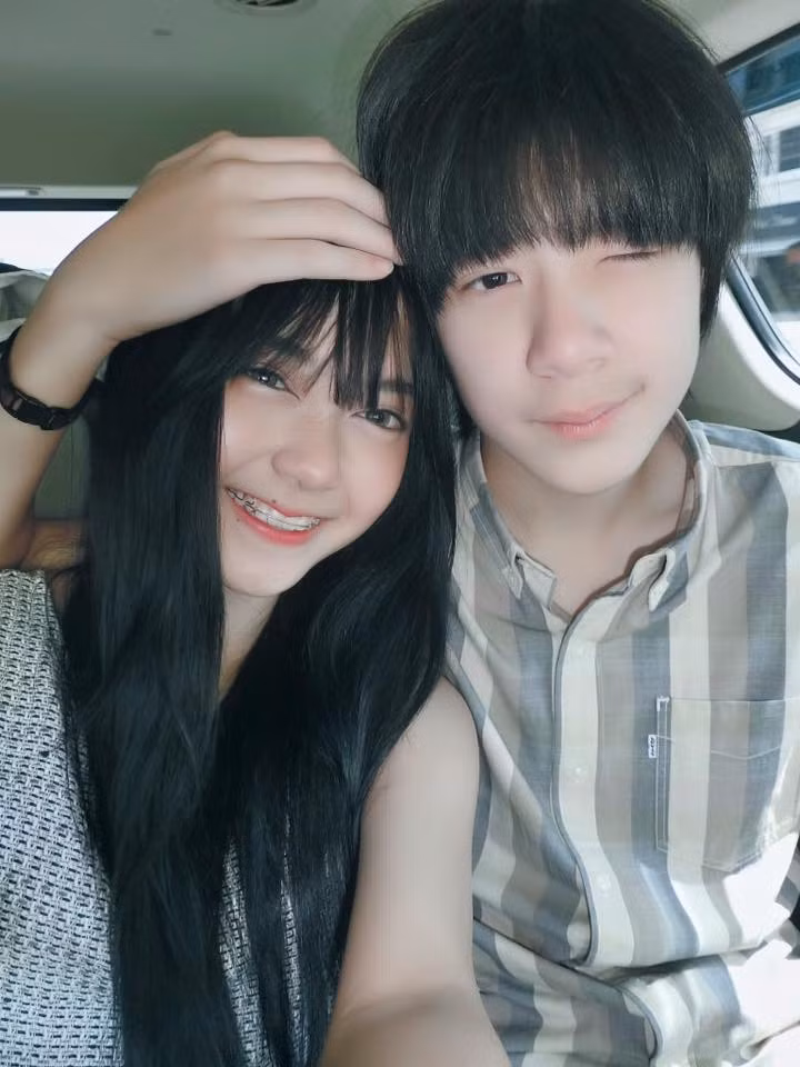 Do cả Tance Chakrattrai và Pornsawan Phusua vẫn đều là học trung học, nên nhiều người lo ngại rằng việc quá quấn quýt lấy nhau có thể khiến việc học tập của cặp đôi này bị ảnh hưởng, chi phối.