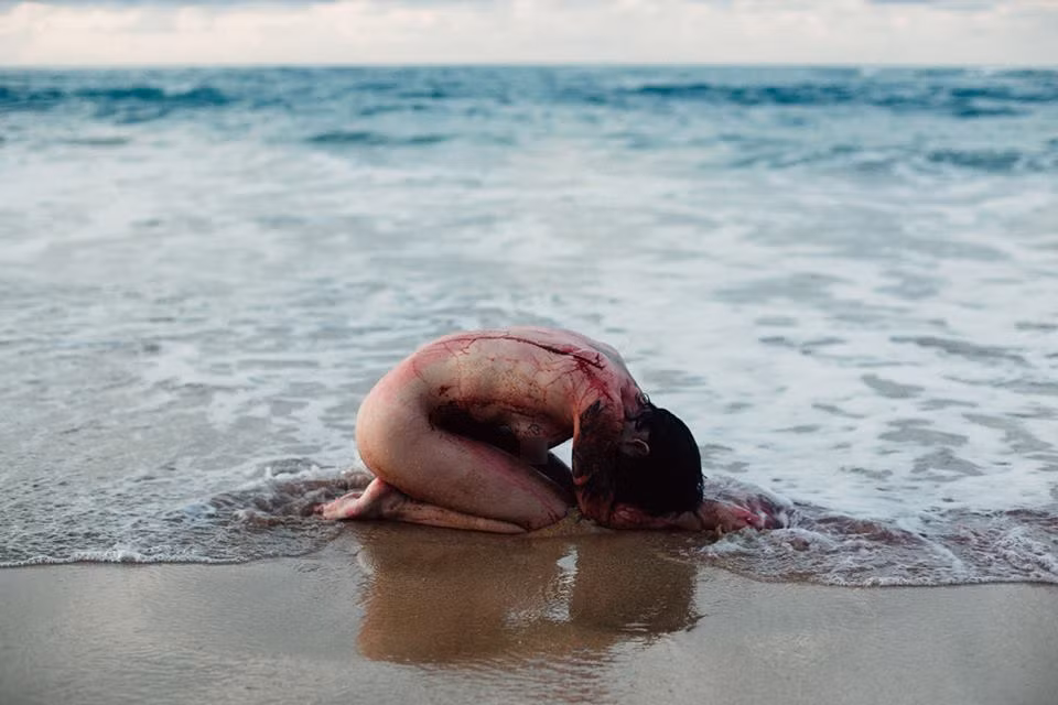 Bản chất thiêng liêng và đáng quý nhất trong mỗi con người đó là tinh thần nhưng trong mỗi tác phẩm của Mikeila Borgia, các nhân vật đều mang những tâm hồn bị tổn thương theo cách này hay cách khác.