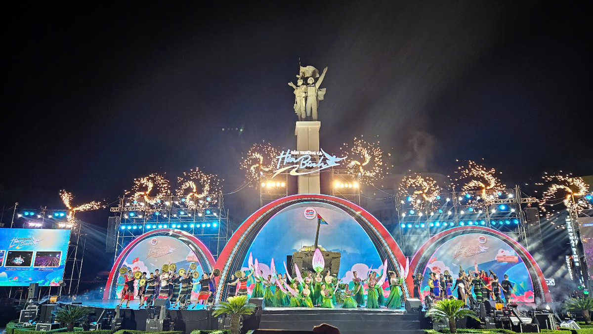 Đặc sắc chương trình cầu truyền hình “Bản trường ca hòa bình” - Hình 2 Dac sac chuong trinh cau truyen hinh “Ban truong ca hoa binh”-Hinh-2