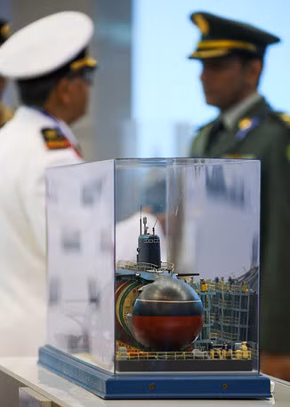 Mô hình tàu ngầm Kilo trong nhà máy chế tạo. Nguồn ảnh: Arms-Expo