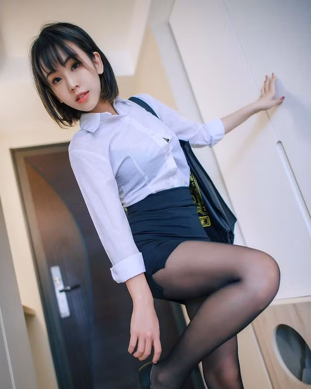 Dù vấp phải nhiều chỉ trích về kiểu ăn mặc phản cảm, lố bịch nhưng Hi Hi có vẻ không quan tâm.