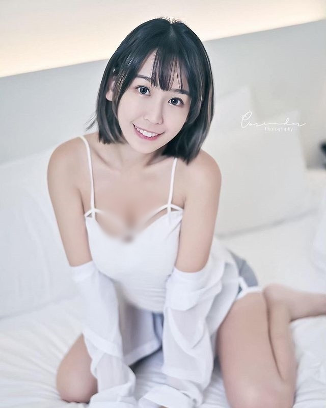 Mong rằng hot girl sẽ thay đổi định hướng phát triển hình ảnh, đầu tư hơn cũng như tiết chế lại những hành động khiến dư luận phản đối.