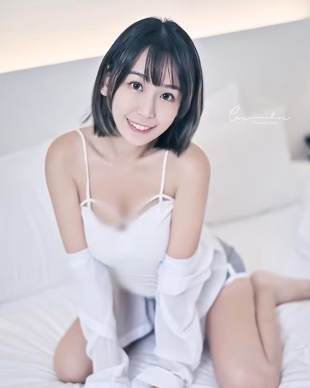 Mong rằng hot girl sẽ thay đổi định hướng phát triển hình ảnh, đầu tư hơn cũng như tiết chế lại những hành động khiến dư luận phản đối.