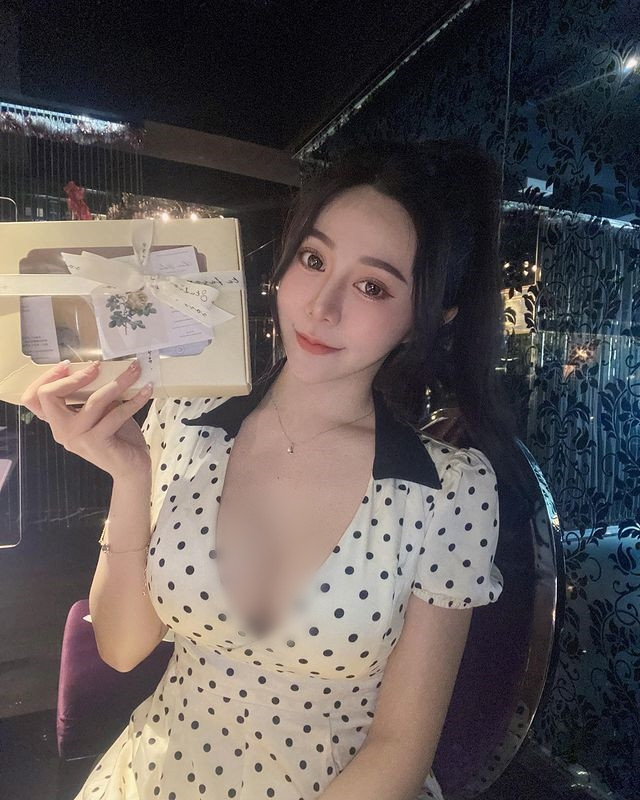 Theo Tiểu Bạch, cô rất tự hào về vẻ đẹp hình thể của mình, vì vậy luôn chọn những bộ trang phục có thể khoe dáng vóc.