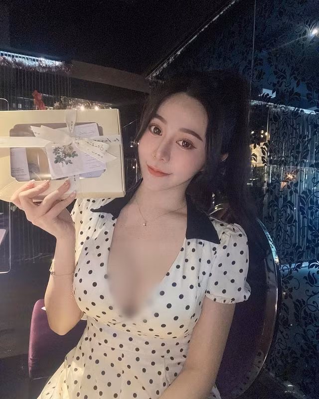 Theo Tiểu Bạch, cô rất tự hào về vẻ đẹp hình thể của mình, vì vậy luôn chọn những bộ trang phục có thể khoe dáng vóc.