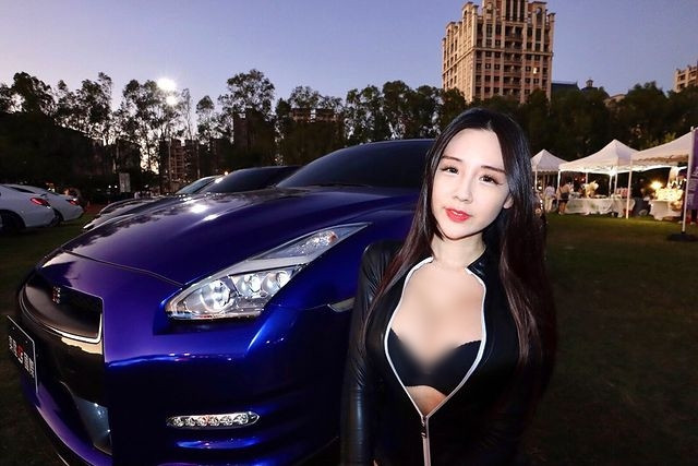 Cô thường xuyên xuất hiện tại các sự kiện thời trang, quảng cáo, làm show girl.