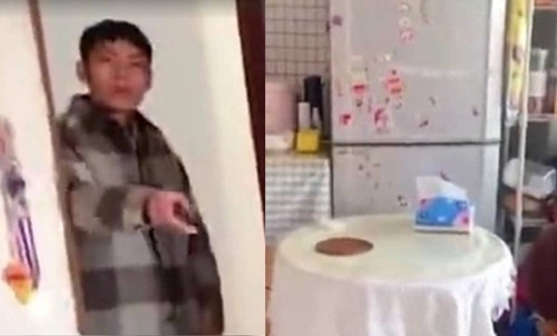 Vo nuoi ca nha, tra sach no cho chong van bi doi xu phu