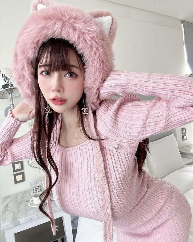 Biết rõ lợi thế của mình, An Hi thường xuyên chia sẻ những hình ảnh quyến rũ, nóng bỏng trên trang Instagram cá nhân, thu hút hơn 1,3 triệu người hâm mộ theo dõi.