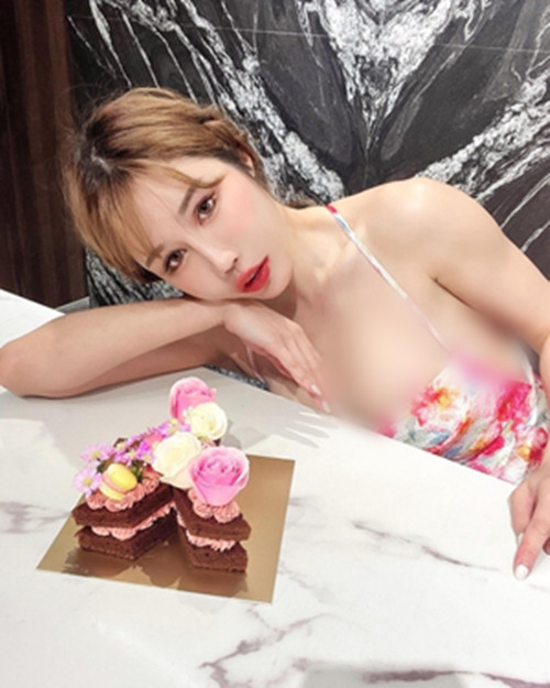 Theo tìm hiểu, Vưu Lý tự nhận là một hot girl có phong cách thời trang phóng khoáng, cô cũng là người cá tính, sẽ không vì vài lời tiêu cực mà thay đổi phong cách của mình.