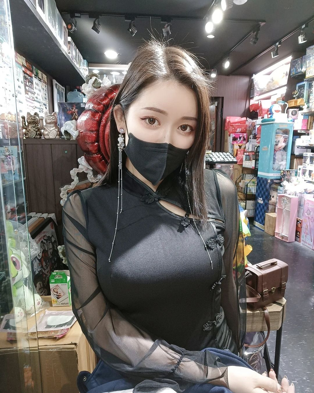 Rất nhanh sau đó, danh tính của cô nàng được tìm ra, đó là hot girl Hà Ngữ Huyên, một trong những hot girl rất nổi tiếng ở Đài Loan (Trung Quốc).