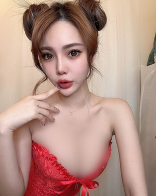 Đối mặt với những lời chỉ trích này, hot girl Liên Muội rất bình thản, cô không đáp trả gay gắt mà chỉ cho rằng mình không làm gì quá đà.