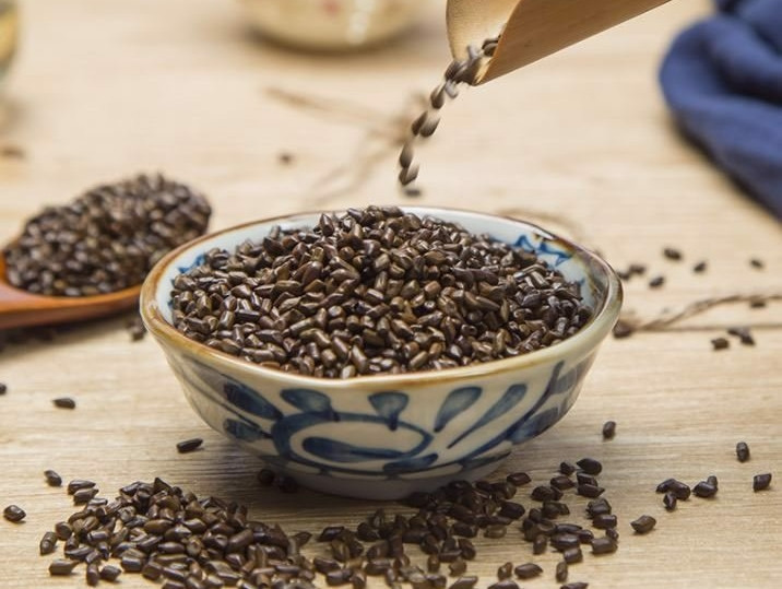 Dan ong dung thu nay ngam nuoc uong, 3 loi ich den