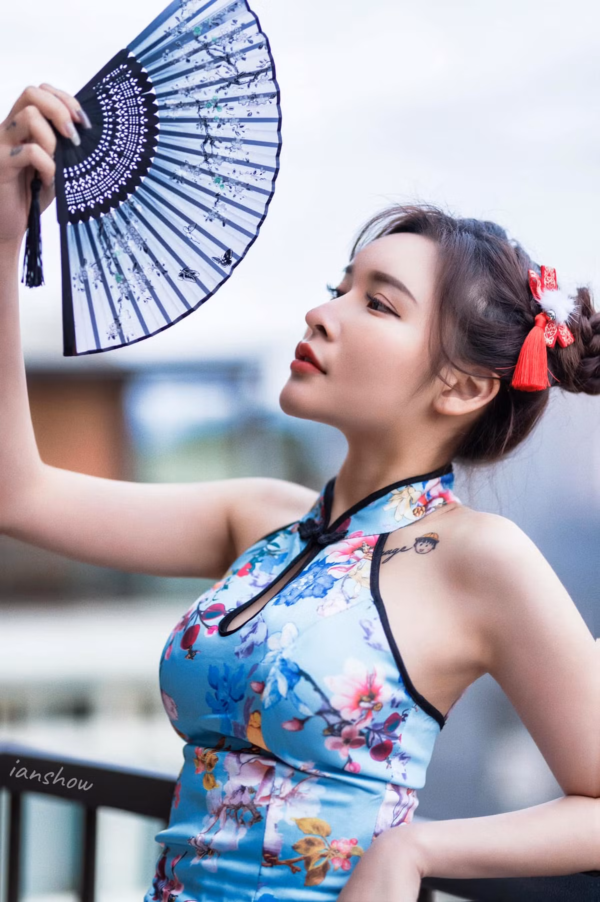 Cách đây không lâu, hình ảnh San Nhi khoe dáng khi diện bộ xường xám cách điệu đã nhận được rất nhiều lời khen ngợi.