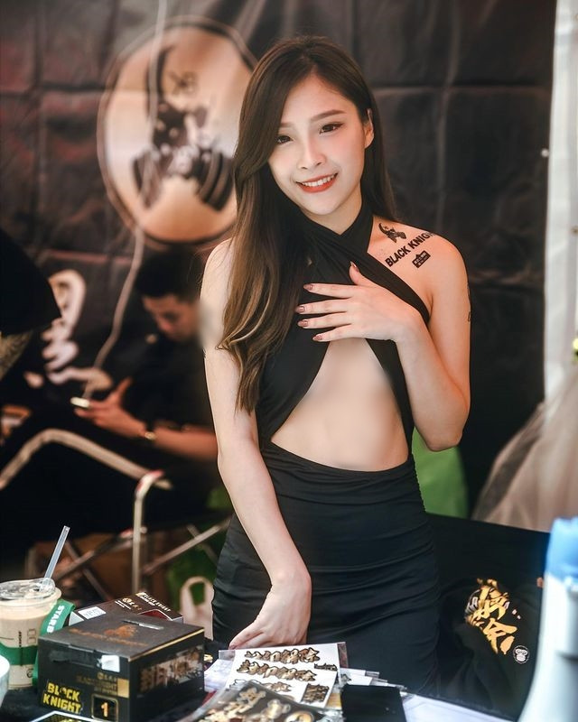 Không lâu sau khi gia nhập công ty, Thu Thiên nhanh chóng được bình chọn là một trong 100 gương mặt người mẫu triển vọng, liên tục xuất hiện trong những bộ ảnh chất lượng cao.