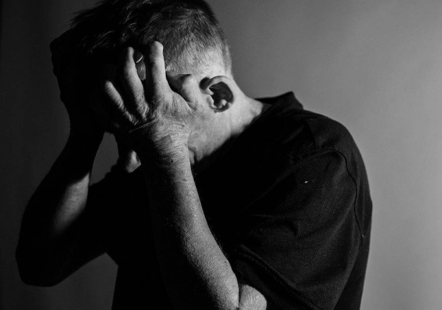 Bi kich khi ve gia cua nguoi chong vu phu, ngoai tinh