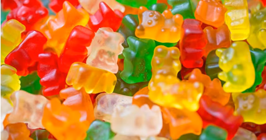 Con cười ngặt sau ăn kẹo dẻo, mẹ phát hiện chuyện kinh dị Con cuoi ngat sau an keo deo, me phat hien chuyen kinh di