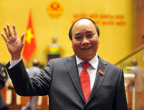 Ông Nguyễn Xuân Phúc sinh ngày 20/7/1954, quê quán tỉnh Quảng Nam, cử nhân kinh tế, lý luận chính trị cao cấp. Trong quá trình làm việc, ông Phúc đã đảm nhiệm các chức vụ như: Ủy viên Thường vụ Tỉnh ủy, Phó Chủ tịch, Phó Bí thư Tỉnh ủy, Chủ tịch UBND tỉnh Quảng Nam. Khi ra Trung ương, ông Phúc đã đảm nhận các chức vụ, Phó Tổng Thanh tra Chính phủ, Phó Chủ nhiệm thường trực Văn phòng Chính phủ, Bộ trưởng, Chủ nhiệm Văn phòng Chính phủ, Phó Thủ tướng Chính phủ nhiệm kỳ 2011-2016. Ông Phúc cũng là Ủy viên Ban chấp hành T.Ư Đảng khóa X, XI, XII; Ủy viên Bộ Chính trị khóa XI, XII…