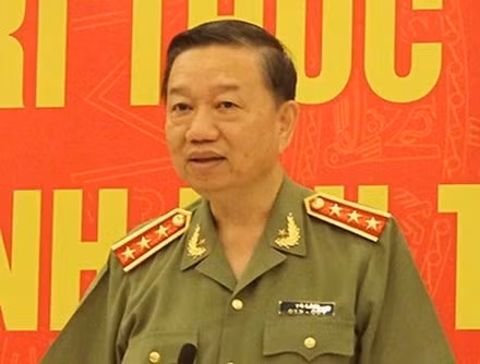 Chan dung Bo truong Bo Cong an To Lam