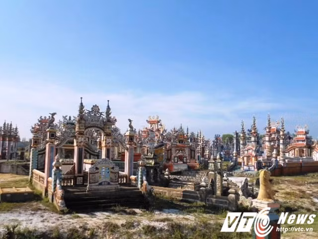 Cận cảnh 'thành phố của người chết' với những ngôi mô xa hoa được đầu tư cả tỷ đồng để xây dựng.