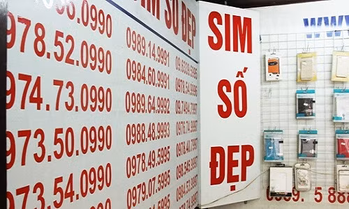 Nhiều người đã chuẩn bị sẵn để ôm đầu số mớ, bán lại với giá cao hơn . Ảnh: Ngọc Lan.