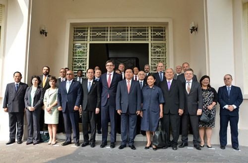 Mot gio gap gioi ngoai giao cua Bi thu Thanh uy Dinh La Thang-Hinh-3