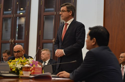 Mot gio gap gioi ngoai giao cua Bi thu Thanh uy Dinh La Thang-Hinh-4