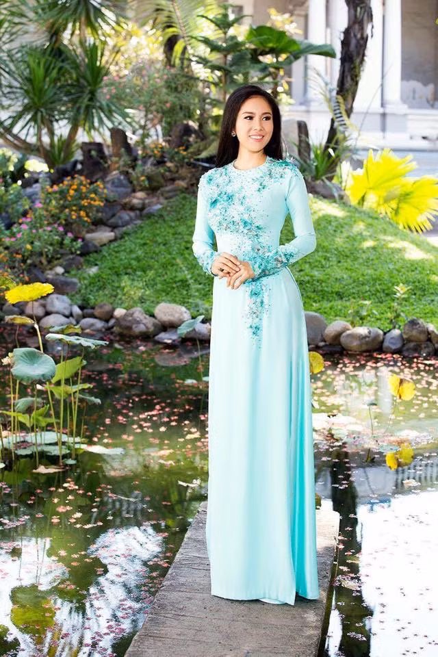 Lê Phương "Mưa đầu mùa cho hạt nhân nảy lộc! Cứ mỉm cười, đợi quả ngọt nha em!!".