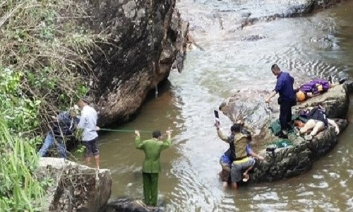 3 du khach Anh tu nan: Dinh chi cty Dam me Da Lat
