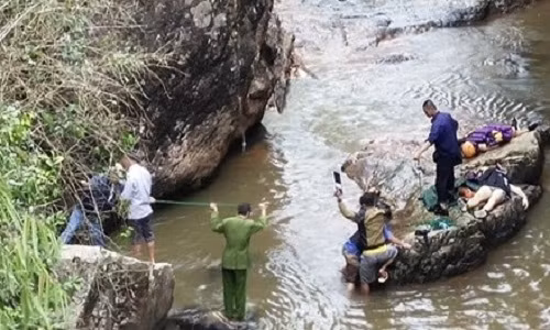 3 du khach Anh tu nan: Dinh chi cty Dam me Da Lat