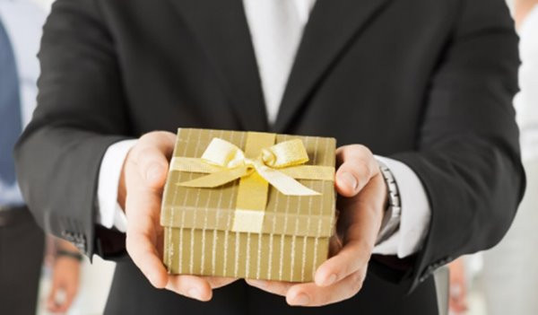 TP HCM cấm tặng quà Tết cho cấp trên dưới mọi hình thức TP HCM cam tang qua Tet cho cap tren duoi moi hinh thuc