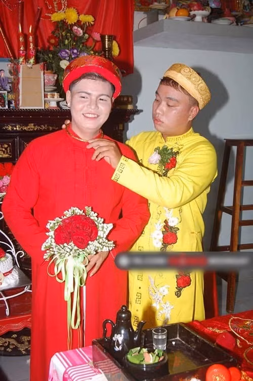 Niềm vui ấy càng được nhân đôi khi có sự ủng hộ của gia đình 2 bên và bạn bè thân thiết.