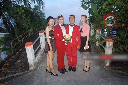 Mặc dù xuất hiện một số bình luận không hay xung quanh ngoại hình cũng như cách trang điểm của nhân vật chính nhưng đa phần vẫn gửi lời chúc phúc tới cặp đôi này.