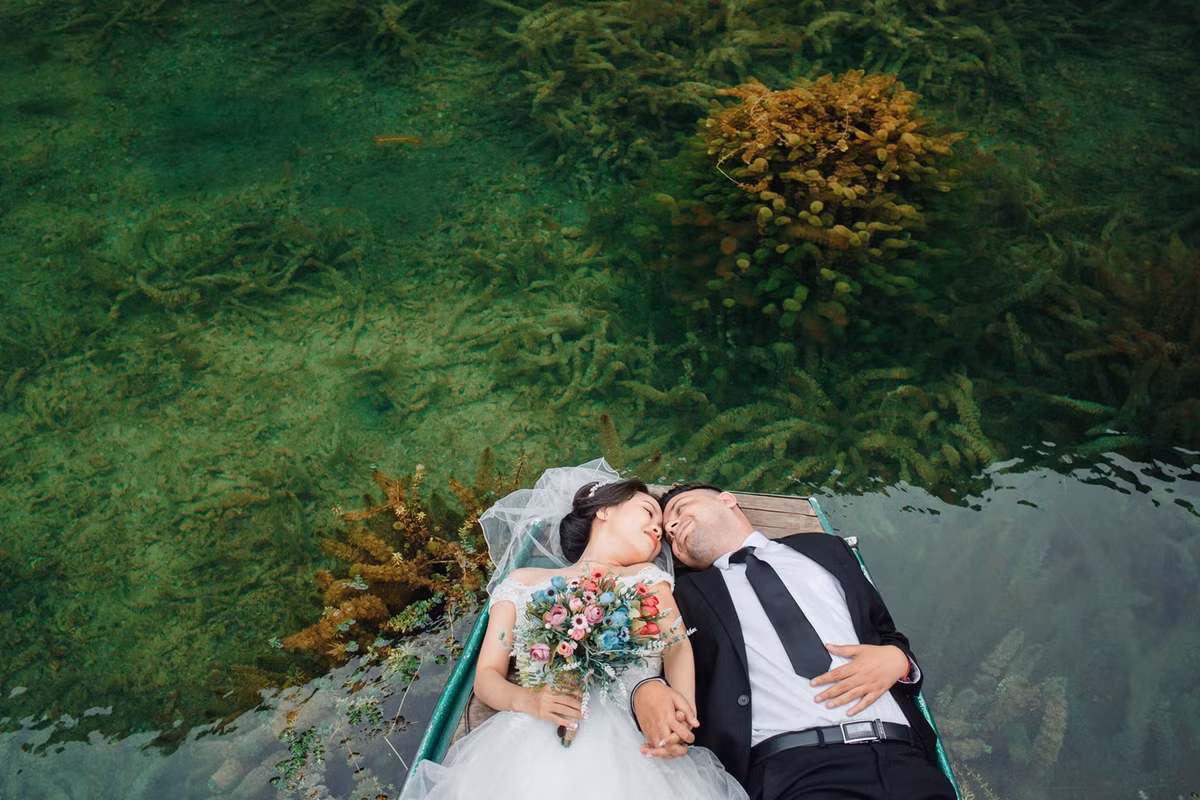 “Kenny không ăn được đồ Việt nhiều, đến giờ vì ăn nhiều hơn thì cũng quen dần nhưng về cơ bản thì bọn mình vẫn tự nấu ăn, anh nấu món của anh ấy còn mình nấu món ăn của mình”, Lan chia sẻ.