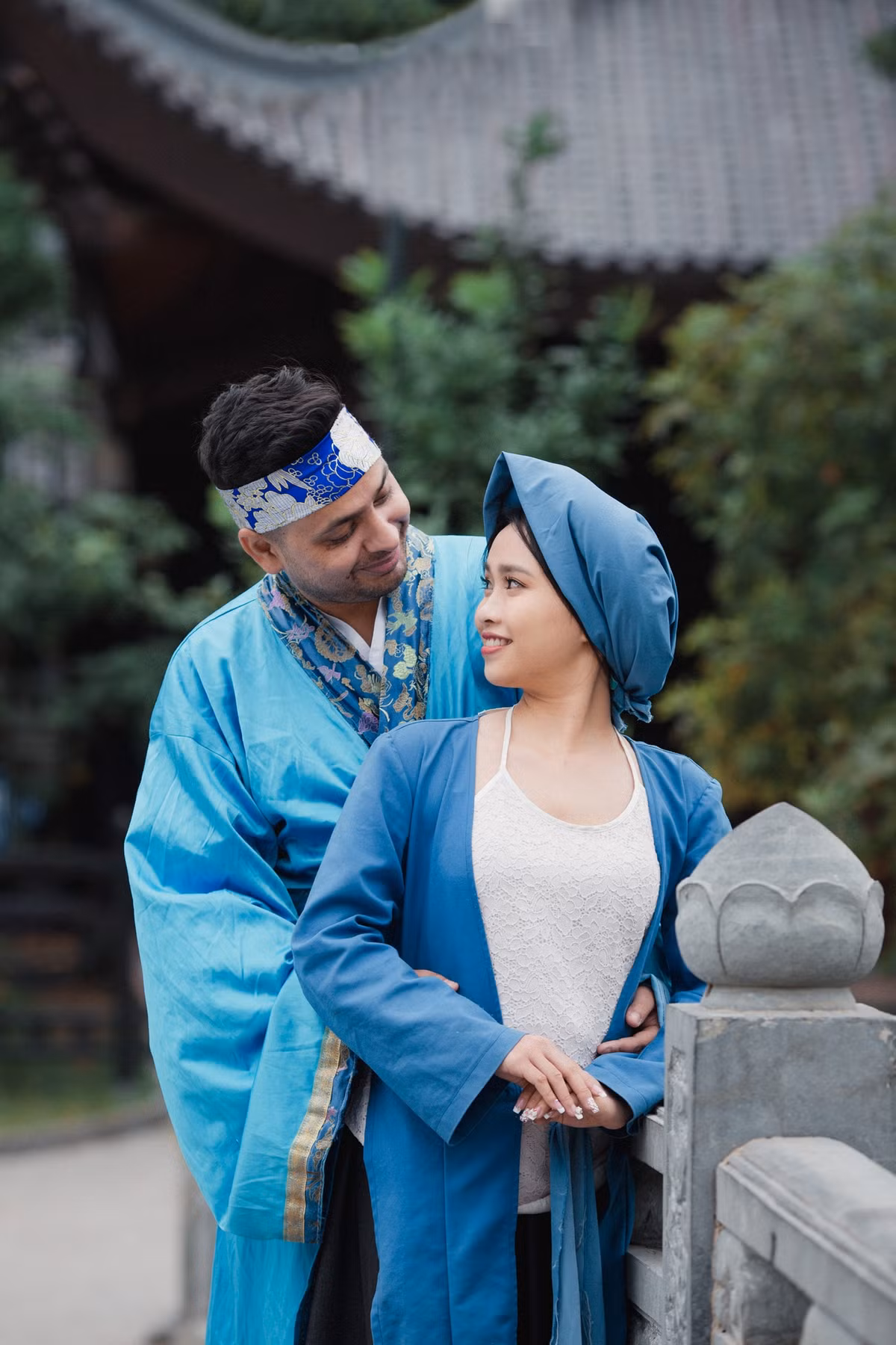 Trong 4 năm bên nhau, giữa Kenny và Mai Lan đã xảy ra không ít thử thách. Lần xung đột lớn nhất của hai người là khi Kenny về nước 10 tháng. Mặc dù Lan giận nhưng bất cứ ngày lễ nào anh cũng không quên gửi quà sang Việt Nam.