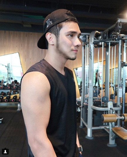 Không thể phủ nhận "em bé thiên thần" có nét đẹp giống hệt với "ông bố tin đồn".