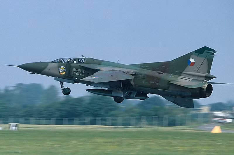 Năm 1987, các phi công Liên Xô sử dụng tiêm kích MiG-23MLD bắn hạ F-16 và trực thăng AH-1J của Không quân Pakistan trong cuộc chiến ở Afghanistan (giai đoạn Liên Xô tham chiến tại đây).