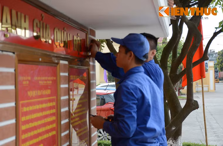 Ngoài công việc giao, nhận hàng, cán bộ, chiến sĩ Kho 205 còn rất khéo tay trong những công việc khác.