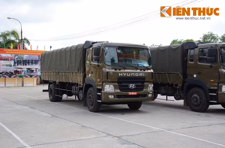 Hiện nay Kho 205 đang trong chiến dịch thực hiện kế hoạch lần 1 năm 2017 và một phần kế hoạch gối nên lượng xe đến nhập và nhận hàng một ngày rất lớn, khoảng từ 40 đến 50 chiếc/ngày.