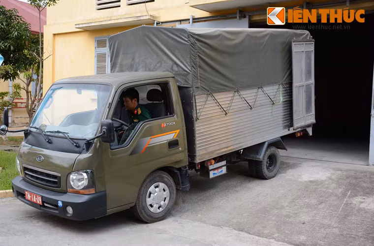 Đa phần các xe đến nhận hàng là xe vận tải, trong đó có các xe tải trọng lớn.