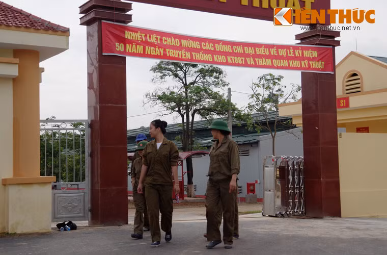 Nữ chiến sĩ Kho KT887 sau giờ làm việc.